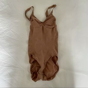 Skims Sculpting Bodysuit, size S/M in sienna